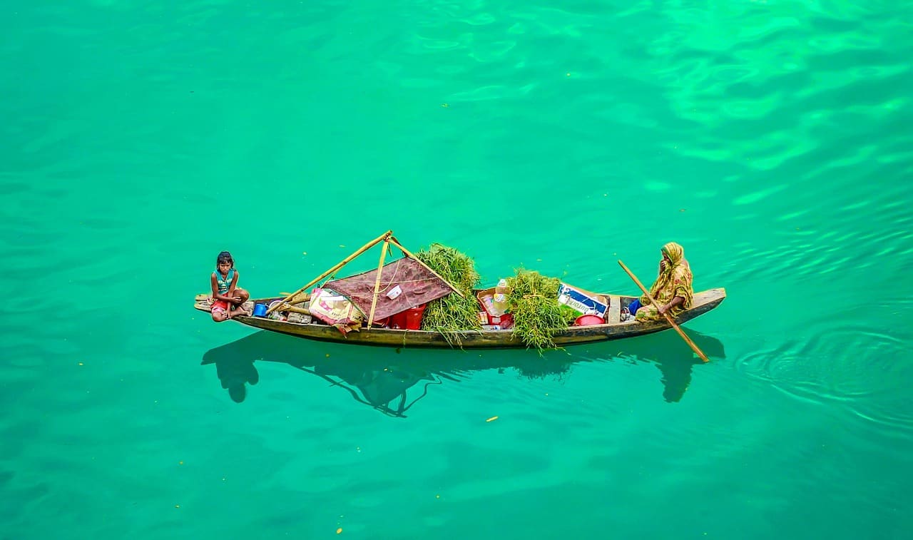 Floating markets at sunrise, canal boat tours, Mekong food, and where to stay — a complete 3-day plan for Can Tho, Vietnam's Mekong Delta capital.